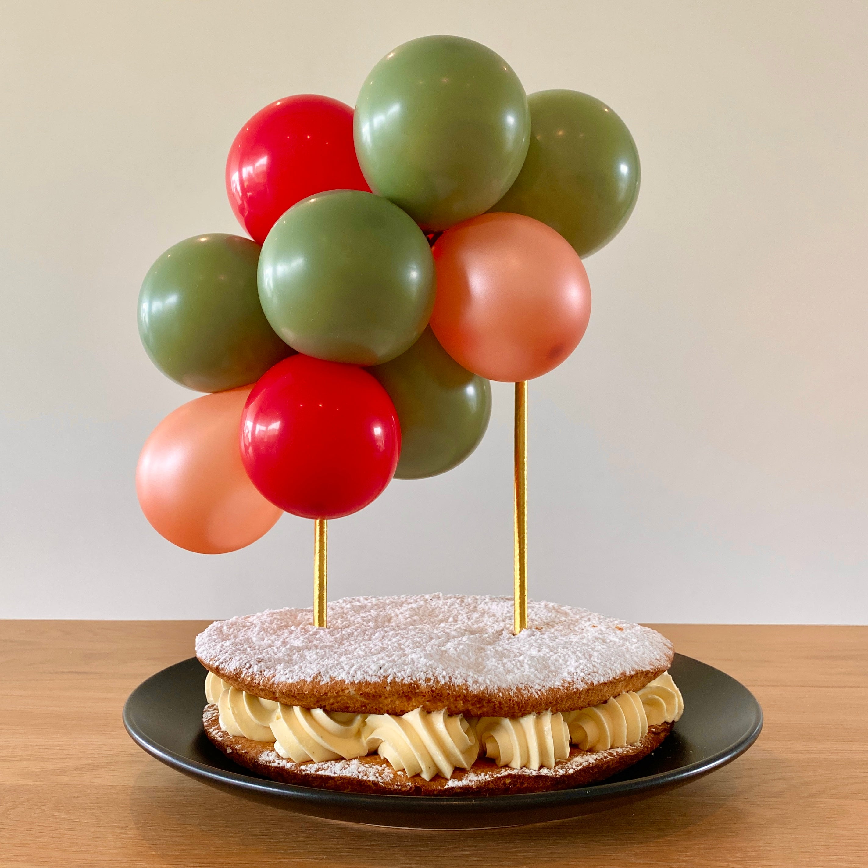 Mini ballonslinger taarttopper ballonnen cake taart rood eucalyptus groen roze